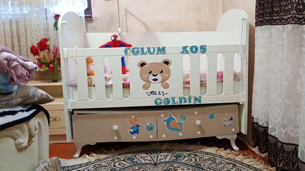 Oğlan üçün, İşlənmiş, Dördbucaq, Beşik, Dəst ilə, Matras ilə, Yellənmə mexanizmi ilə — Mebel, Bakı