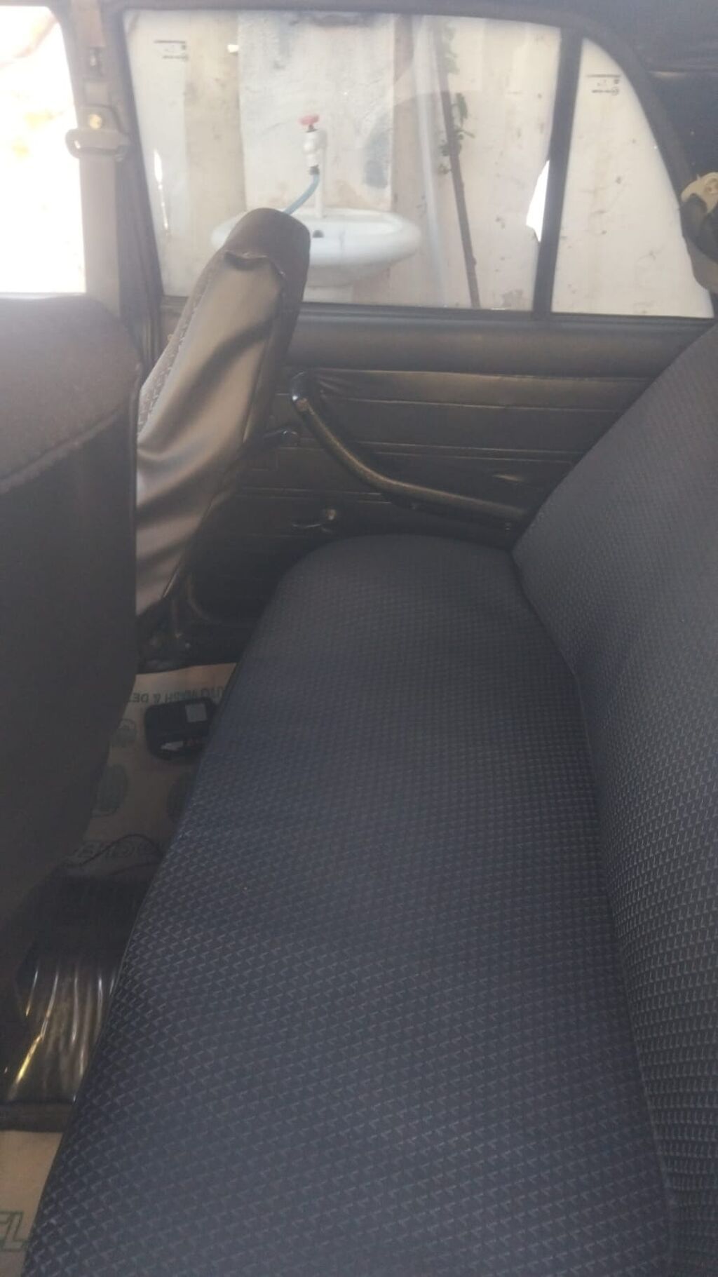 LADA 2107 sedan təqdim olunur. Avtomobil qara rəngdədir və klassik — Avto, Bakı (5)