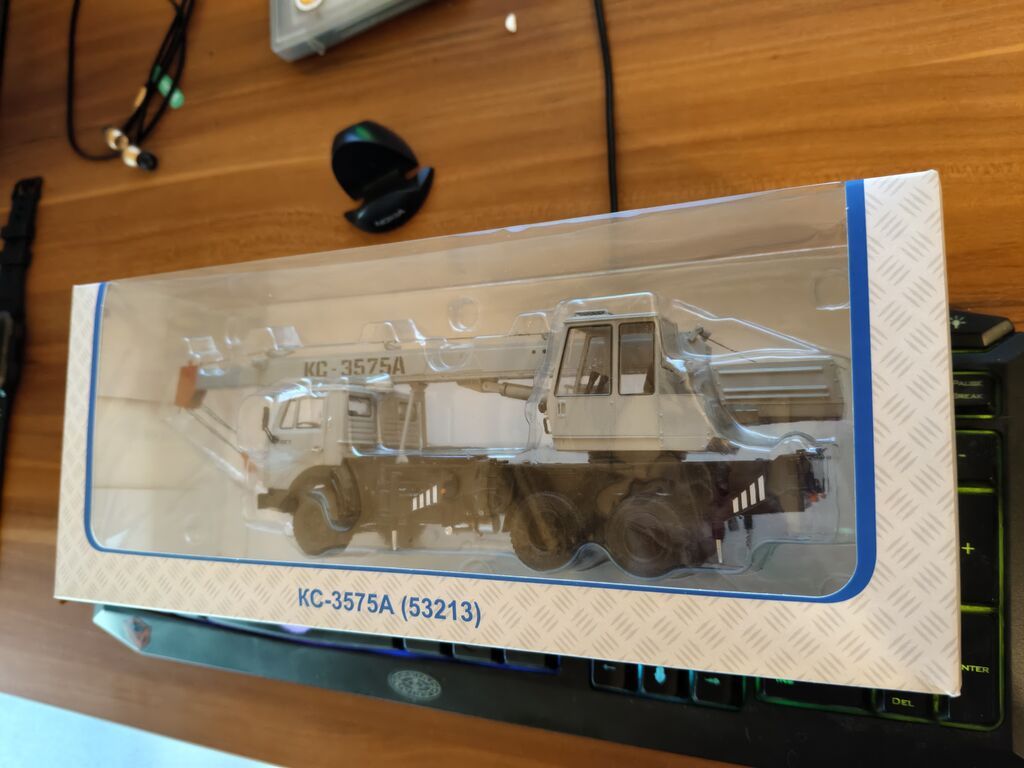Kolleksiya üçün KS-3575A (53213) avtokran modeli. Model qutuda təqdim — Mallar, Bakı (2)