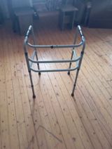Tənzimlənən hündürlüklü yerimə dəstəyi (walker). Yüngül metal — Mallar