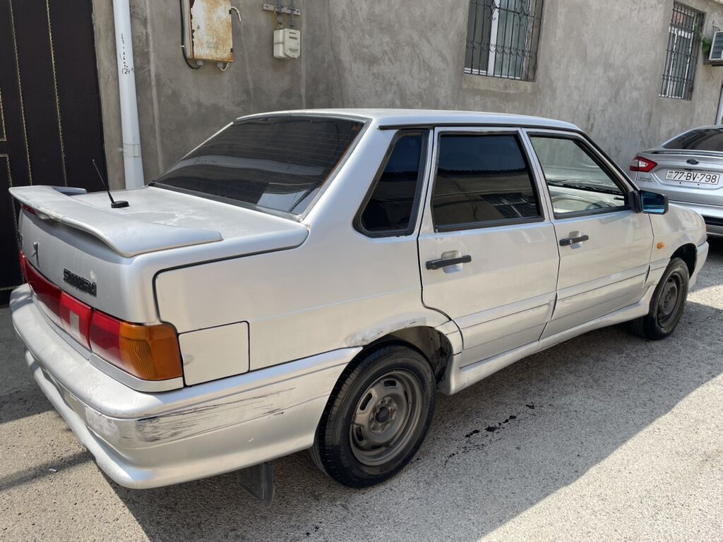 VAZ 2115 avtomobili, gümüşü rəngdə sedan kuzovlu modeldir. Şəkillərdə — Avto, Sumqayıt (8)