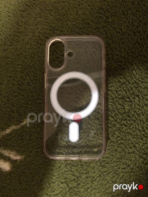 Maqnitli dizayna malik telefon kabları satılır. Şəkillərdə 4 fərqli
