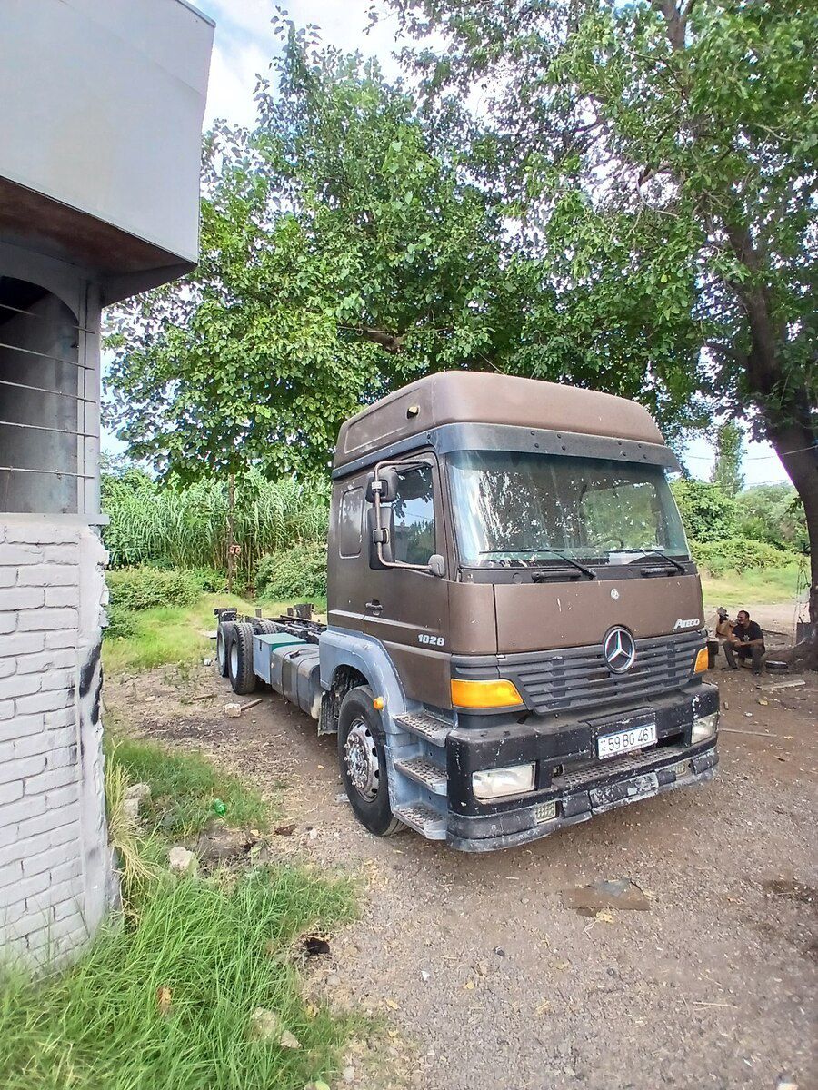 Mercedes-Benz, 2000 il — Avto, Bərdə