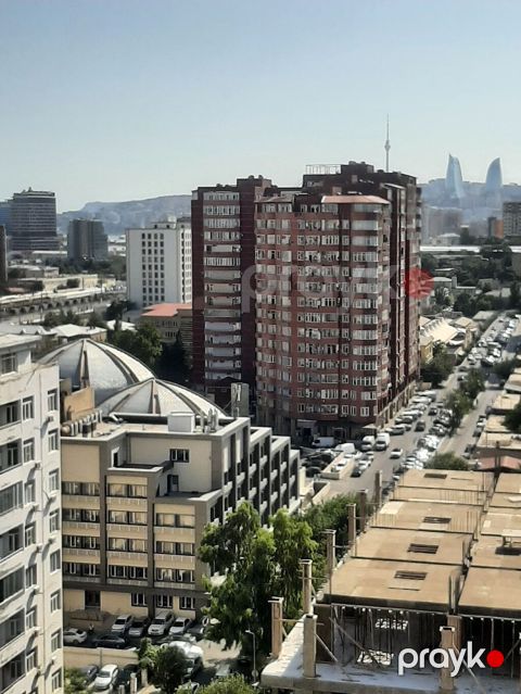 28 May metrosundan 700-800şərq bazarından 100 metr məsafədə 177