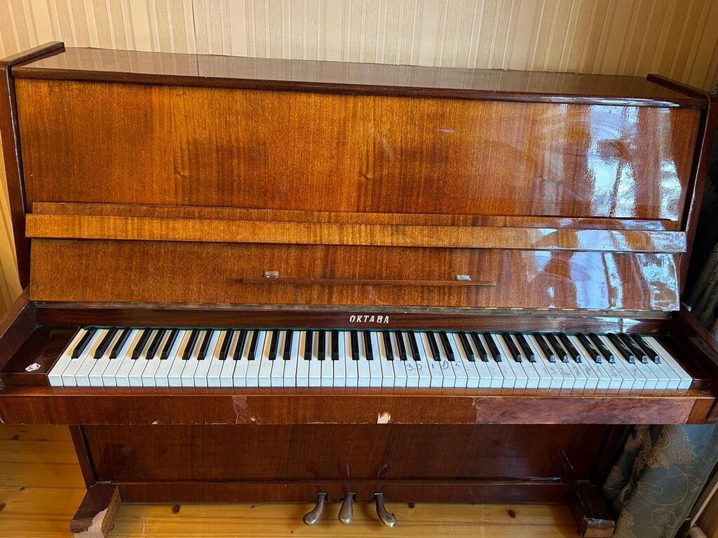 **Oktava pianino** Klassik dik korpuslu **Oktava** pianino — Mallar, Masazır (2)