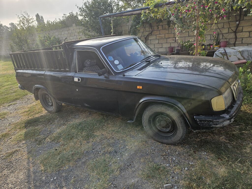 GAZ-24 “Volqa” əsasında yığılmış yük pikapı - Kuzov: Qara rəng, arxa — Yük maşınları, Bərdə (5)