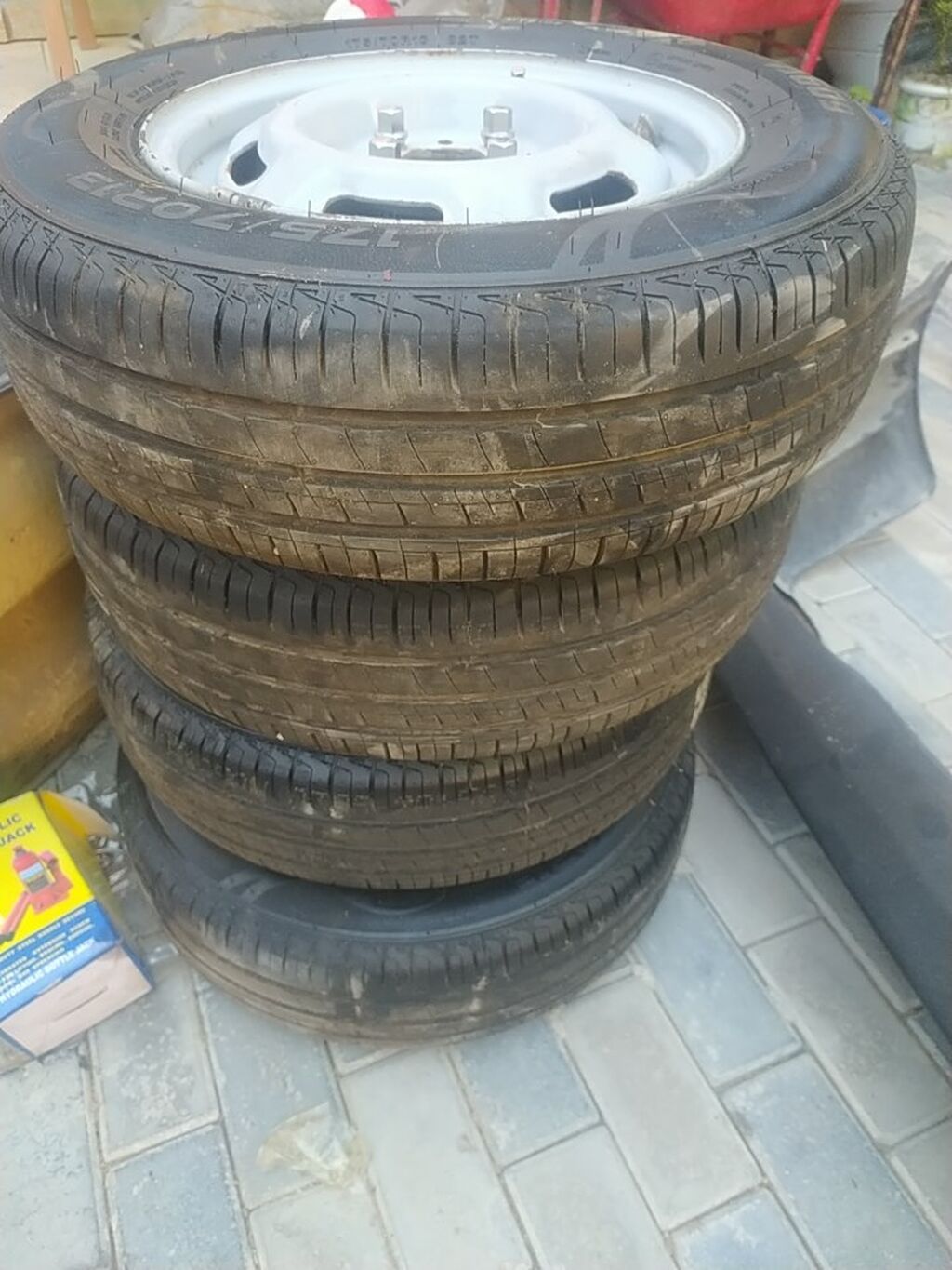 Avtomobil üçün şin və disk komplekti. vp yaz . masazirda. Şəkillərdə — Avto, Masazır