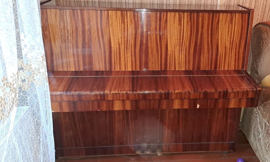 Akkustik şaquli piano – “Belarus” (upright) - Korpus: parlaq taxta — Mallar, Mingəçevir (3)