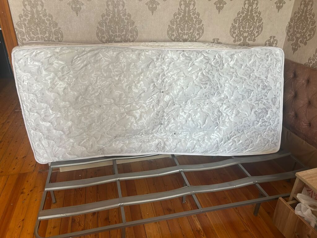 Tək nəfərlik döşək və metal çarpayı çərçivəsi - Ölçü: təxmini tək — Mebel, Xırdalan