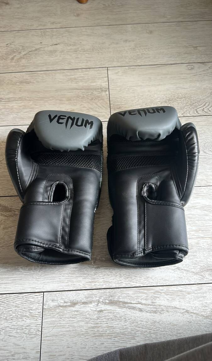 Venum Boks Əlcəyi və Ayaq Qoruyucusu — Döyüş sənətləri (2)
