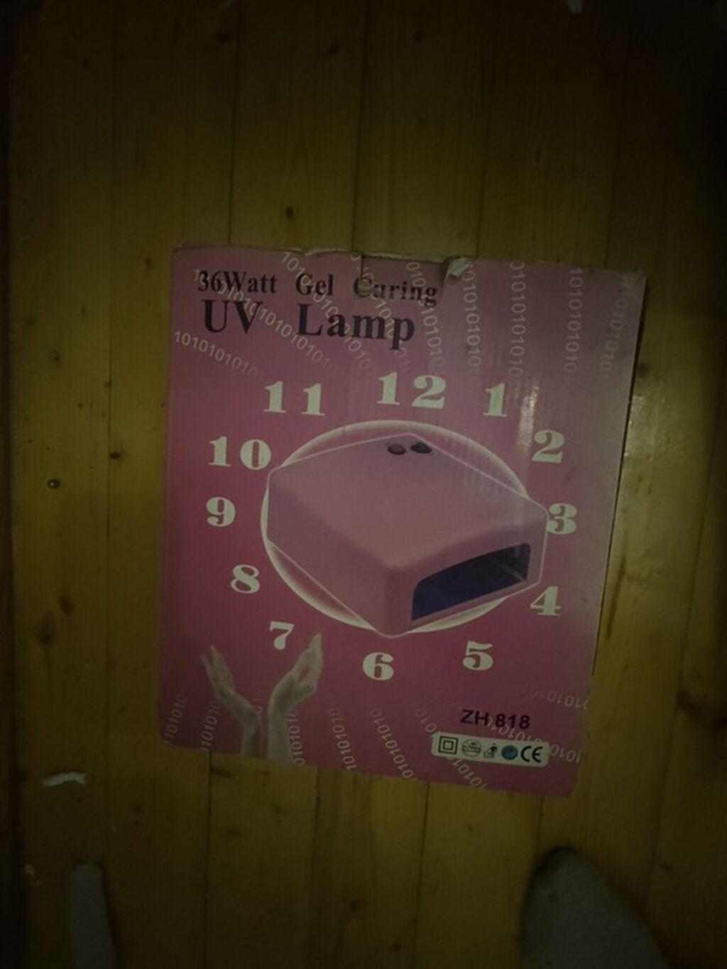 Manikür üçün UV gel lampa. Qutunun üzərində 36 Watt güc, “UV Lamp” və — Mallar, Mehdiabad