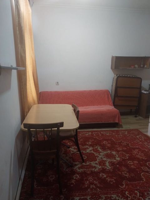 Qarayevde 5/5 mertebesinde 1 otaqli ev 320 azn mûşderi ferqi — Bakı