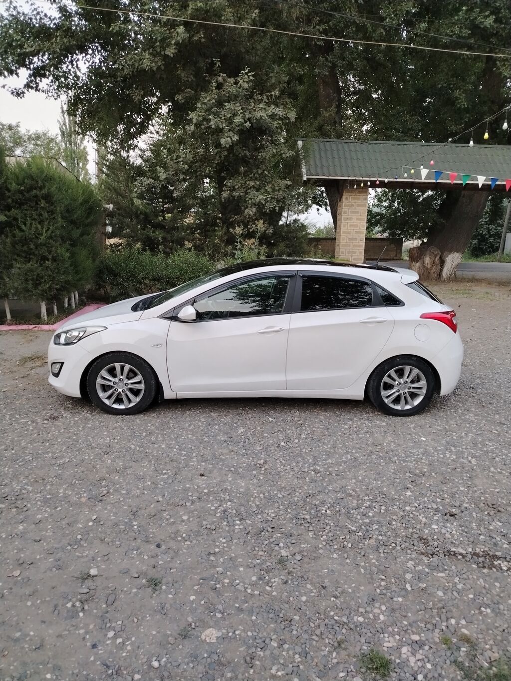 Hyundai i30 hetçbek, ağ rəngdə, müasir və dinamik kuzov xəttlərinə — Avto, Xudat (4)