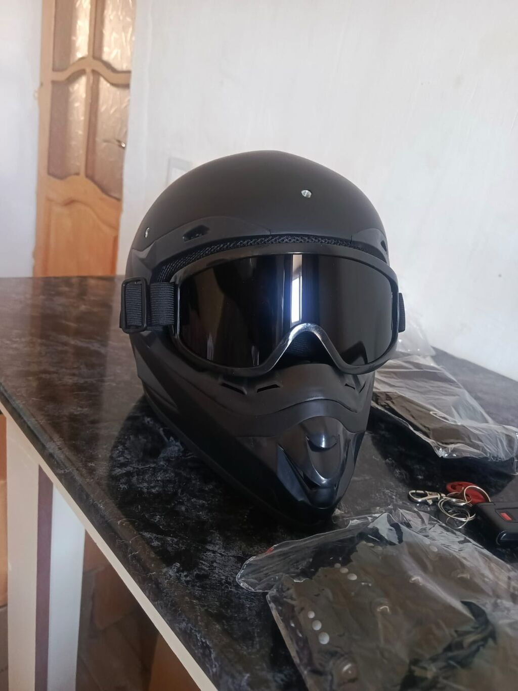 Motorsiklet kaskı – tam üzlü, mat qara rəng Xüsusiyyətlər: - Tam üzlü — Avto, Bakı (2)