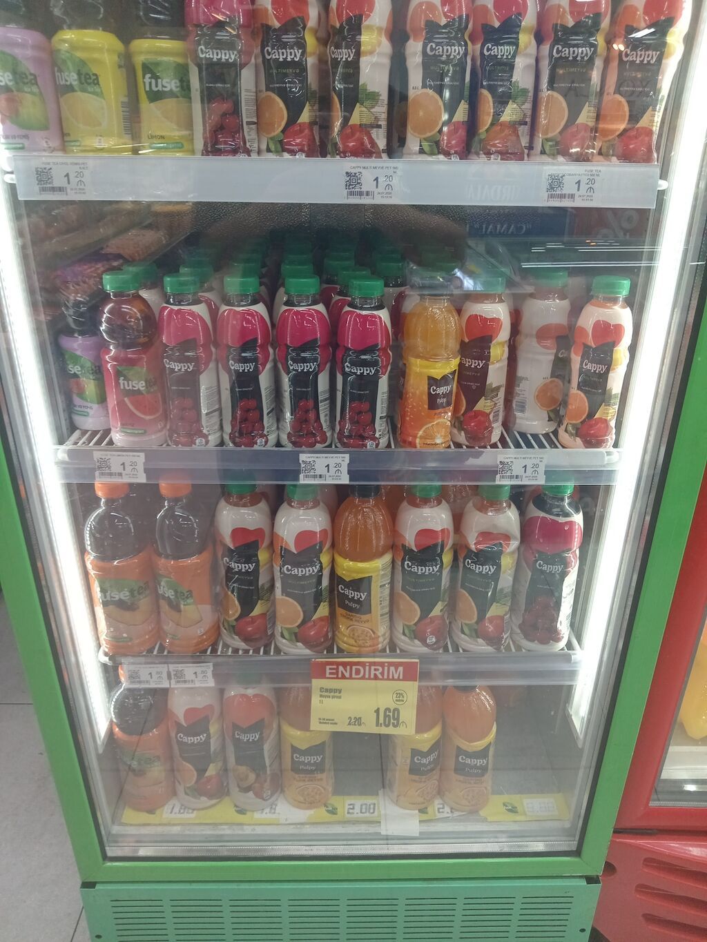 Soyuducuda təqdim olunan Cappy və Fuse Tea sərinləşdirici içkilər — Qida məhsulları, Bakı