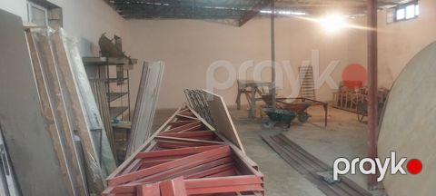Anbar icareye verilir. abyekt yolun duz qiragindadi. varota asfalt