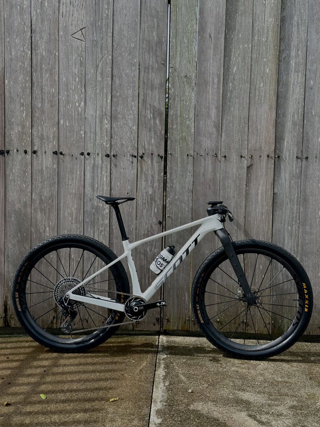 Scott markalı gravel/dağ tipli velosiped. Ağ rəngli yüngül və — Dağ velosipedləri, İsmayıllı