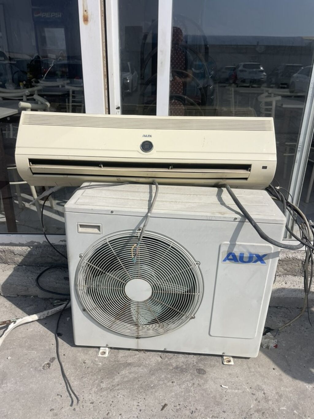 AUX split tipli divar kondisioneri. Daxili və xarici blokdan ibarət — Elektronika, Bakı
