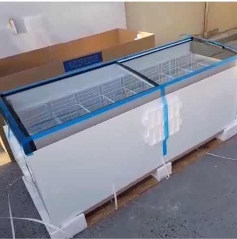 Kod 0201 Şüşəli dondurucu 2 ay işlənib marketdə ölçü 2 m qiymət 1000 — Bakı