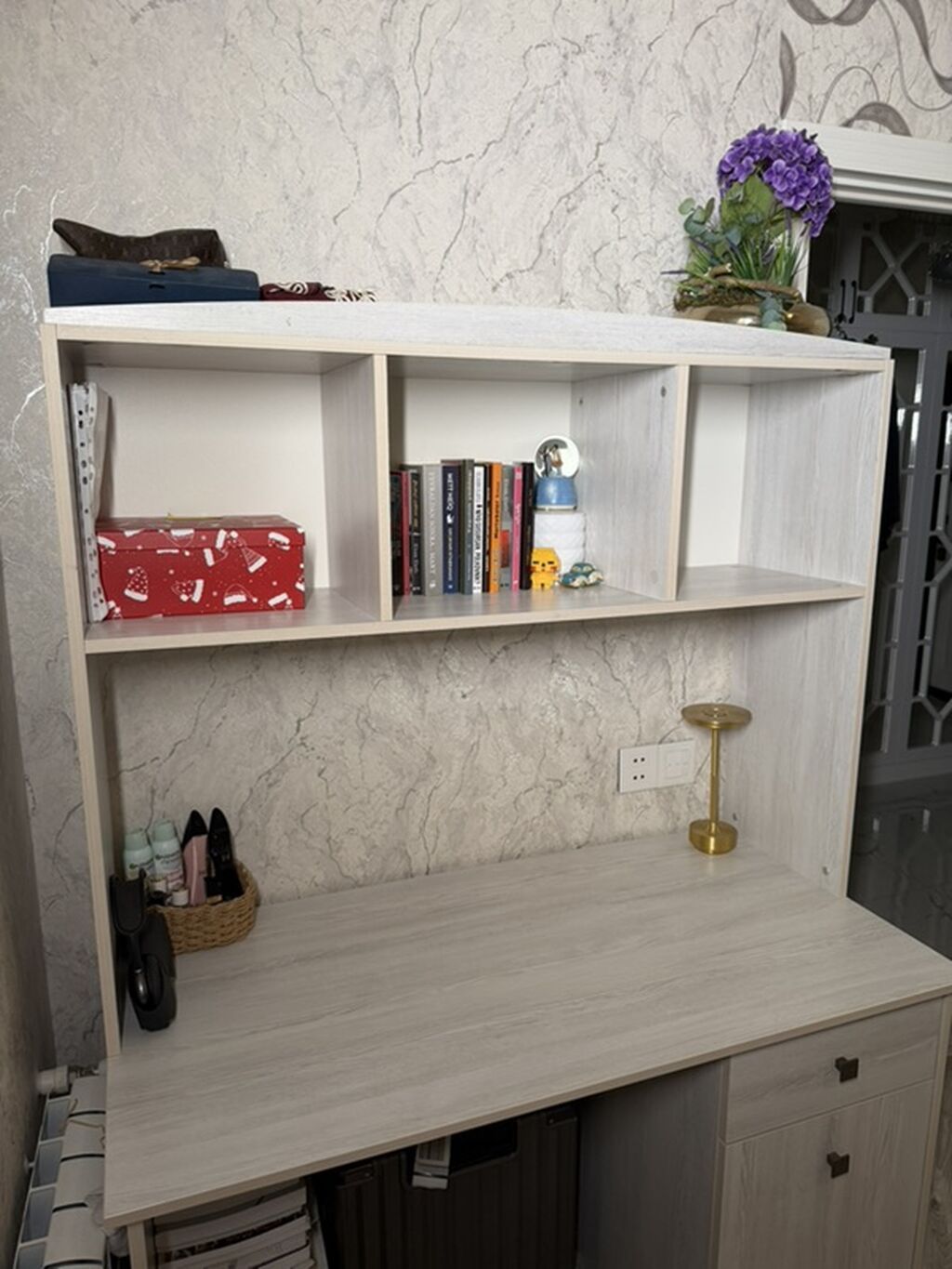 Açıq rəngli kompüter/yazı masası üst rəf hissəsi ilə birlikdə təqdim — Mebel, Bakı (2)