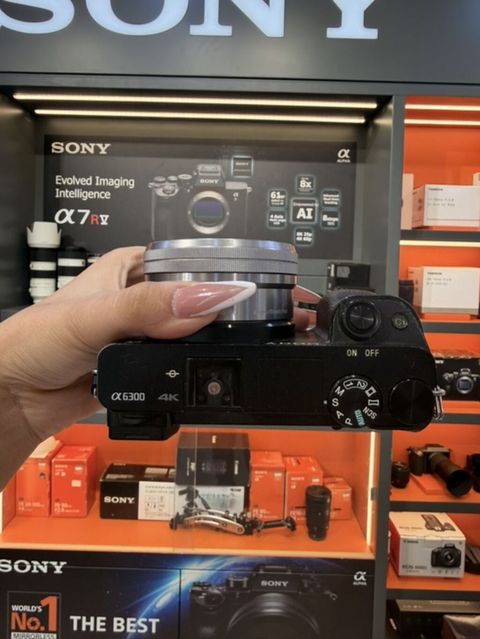 Sony Alpha a6300 güzgüsüz fotoaparat, kompakt ölçüsü və dəyişdirilə — Bakı