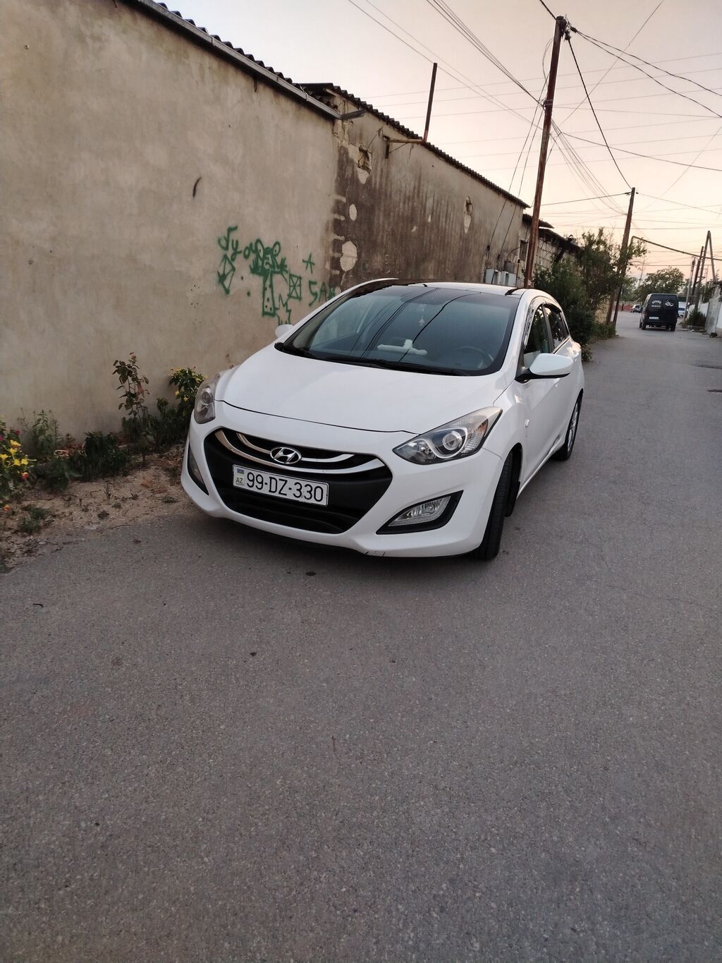 Hyundai i30 hetçbek, ağ rəngdə, müasir və dinamik kuzov xəttlərinə — Avto, Xudat (5)