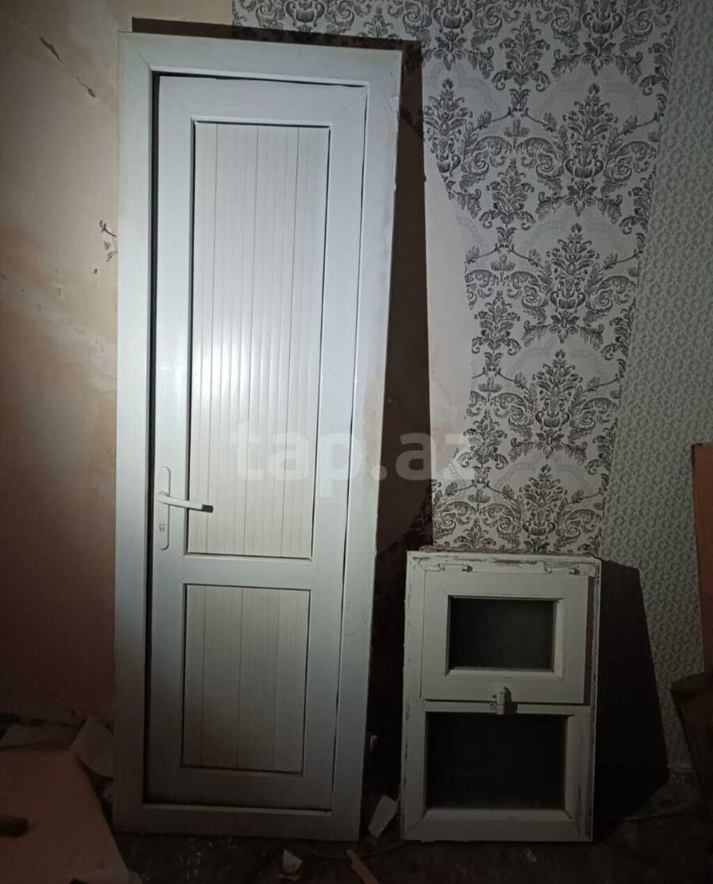 Plastik qapı 67x201 olcude, pəncərə 53x78 qiymət ikisinə aiddir — Mallar, Bakı (2)
