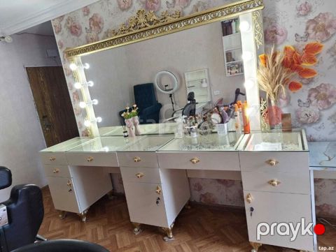 Salon güzgülü mebel 250 Azn. Yaxşı vəziyyətdədir yer tutduğuna görə