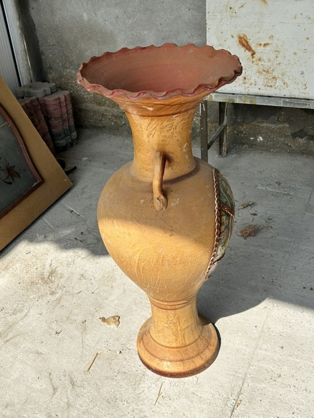 Bir vaza, Keramika — Mallar, Digah (2)
