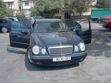 Mercedes E 240, 2.4 L, 1998 il, 306 769 km — Авто