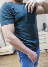 Tünd yaşıl rəngli kişi T‑şörtü - Brend/etiket: DeFacto Studio - — Mallar