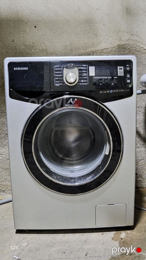 Samsung paltaryuyan maşın, ön yükləməli modeldir. Korpus üzərində