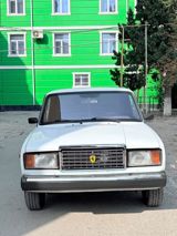VAZ 2107, ağ rəngli sedan Xüsusiyyətlər və detallı təsvir: - Korpusu — Cars