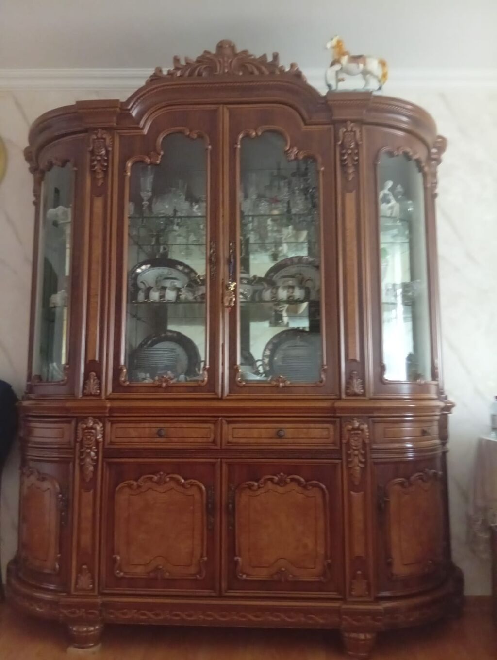 Qonaq otağı üçün klassik üslubda böyük servant/vitrin. Tünd qəhvəyi — Mallar, Bakı (2)
