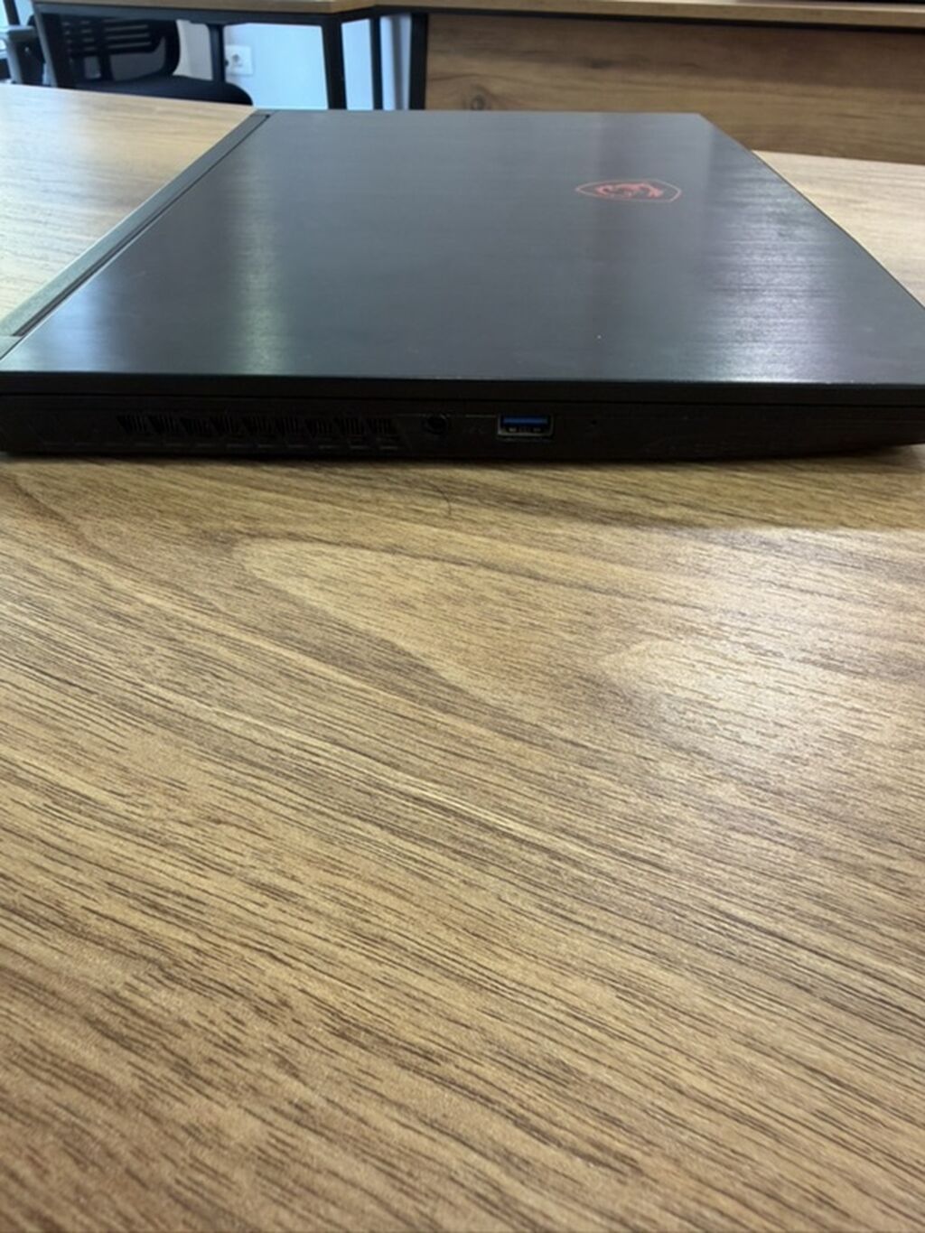 MSI gaming noutbuk Qara rəngli, qırmızı detallı dizayna sahib MSI — MSI, Bakı (5)