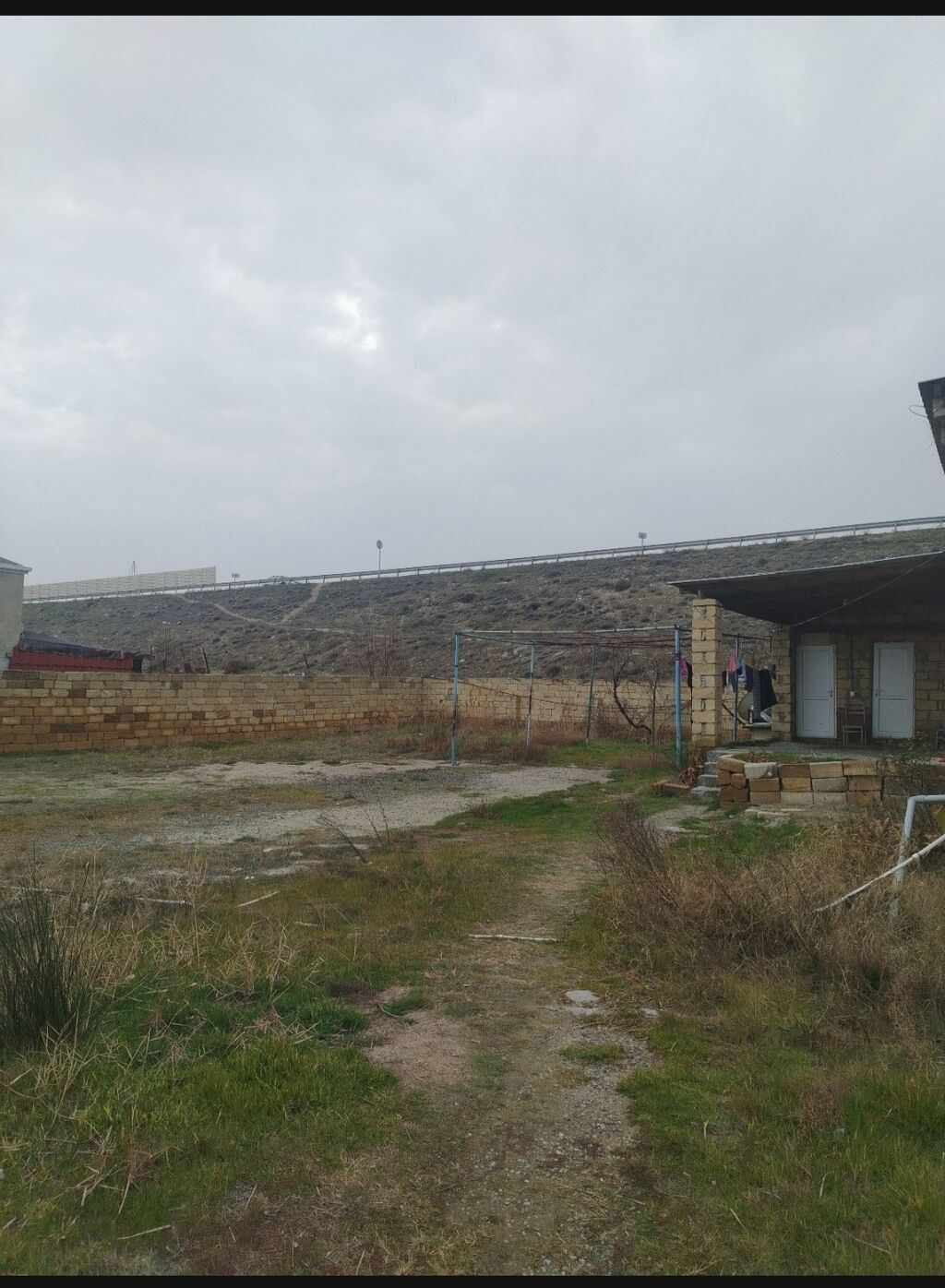 Həyət evi satılır. Ev daş tikilidir və geniş həyətyanı sahəyə — Daşınmaz əmlak, Sumqayıt (2)