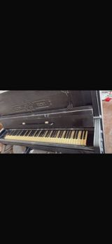 Kuyruklu olmayan akustik pianino (upright). - Korpus: klassik qara — Mallar