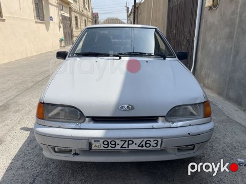 VAZ 2115 avtomobili, gümüşü rəngdə sedan kuzovlu modeldir. Şəkillərdə