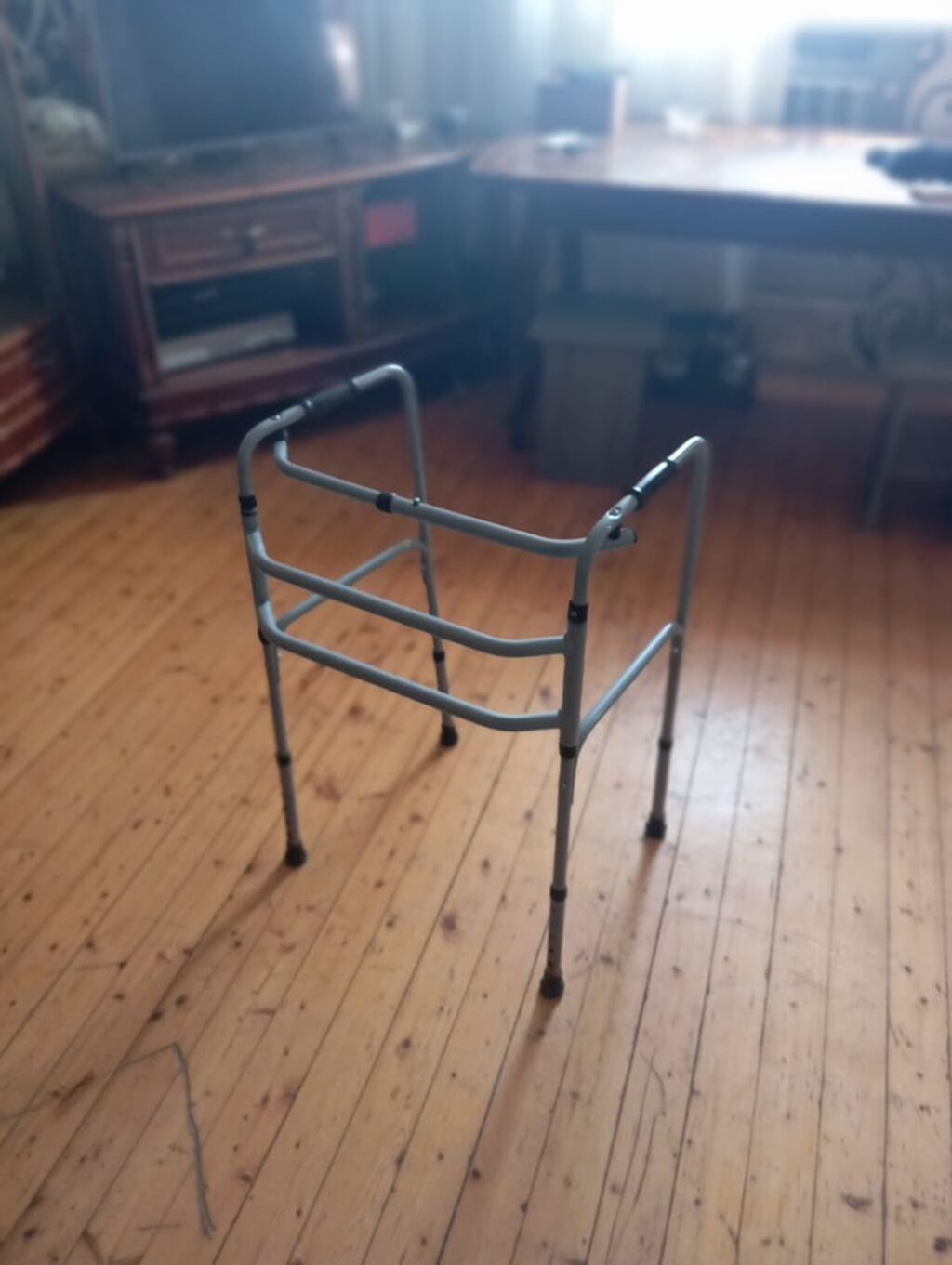 Tənzimlənən hündürlüklü yerimə dəstəyi (walker). Yüngül metal — Mallar, Digah (3)