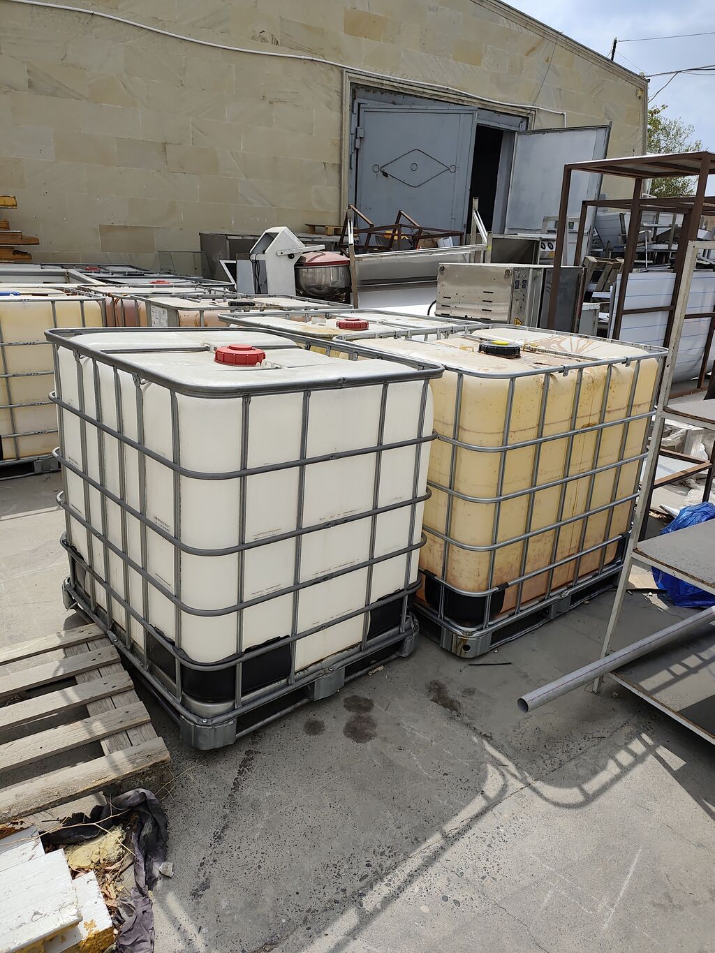 IBC tank konteynerləri (1000 L) - Həcmi: təxminən 1000 litr hər tank — Mallar, Bakı (4)