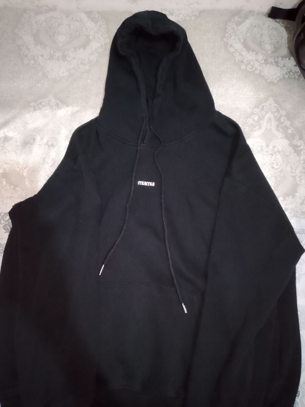 Qara rəngli kapüşonlu sviter (hoodie). Ön hissəsində kiçik ölçülü — Şəxsi əşyalar, Xırdalan (4)