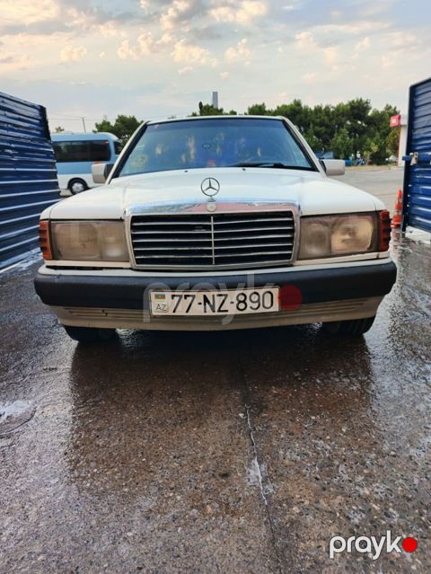 Mercedes-Benz 190: 2 l | 1992 il Sedan