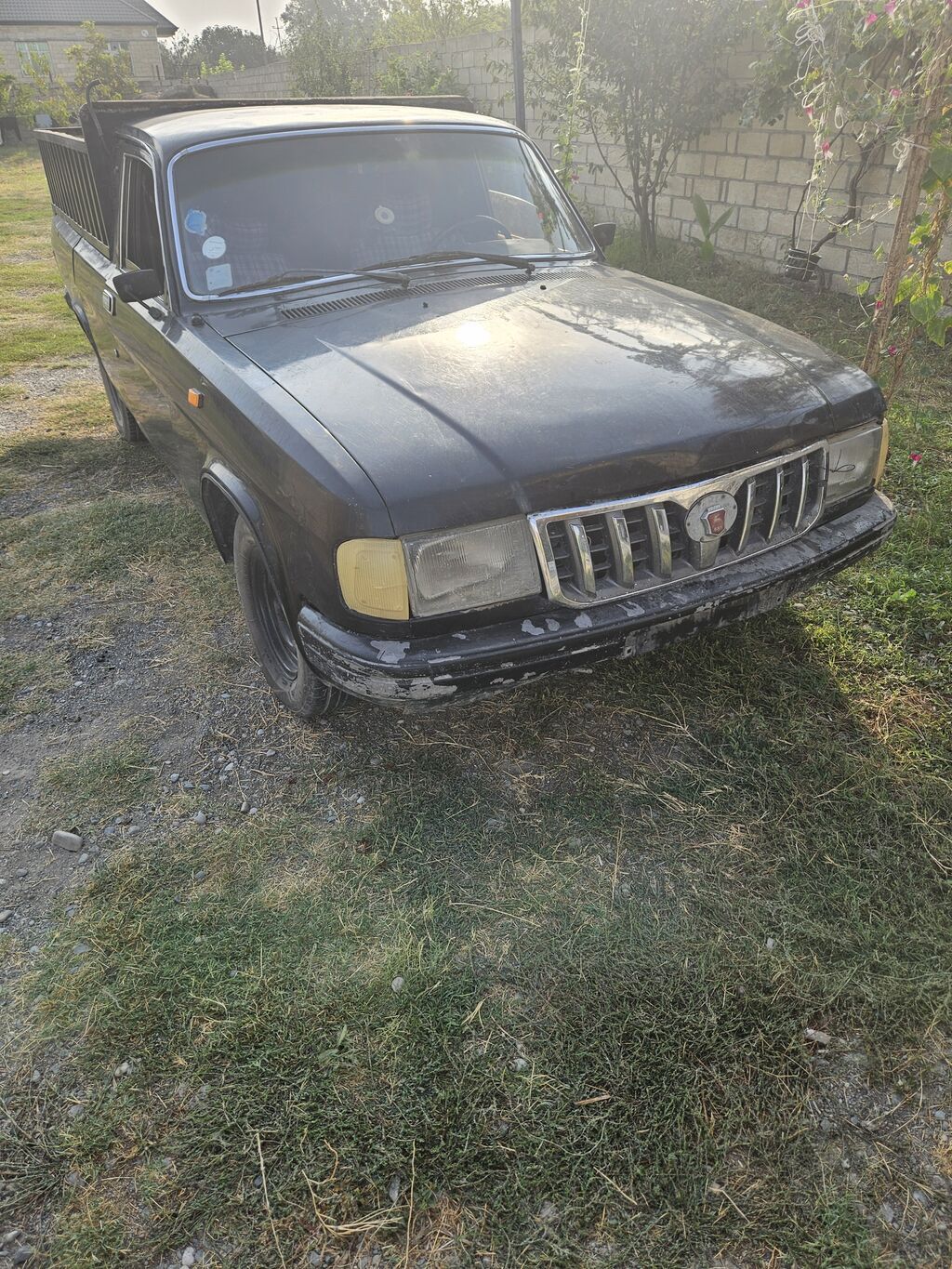 GAZ-24 “Volqa” əsasında yığılmış yük pikapı - Kuzov: Qara rəng, arxa — Yük maşınları, Bərdə (3)