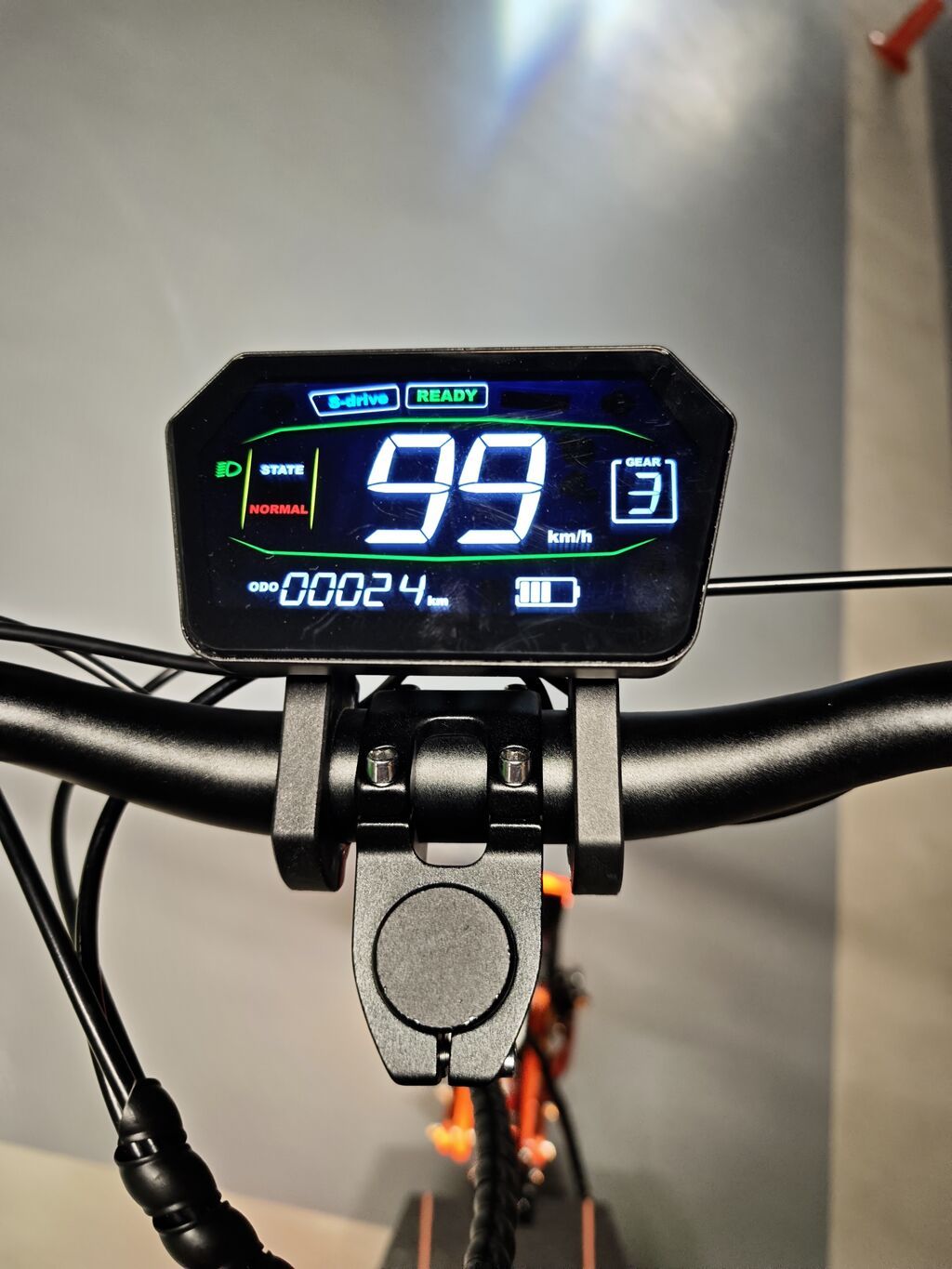Yeni Elektrik samokat 10", > 1000 Vt, > 45 km/s, Ünvandan götürmə — Mallar, Bakı (5)