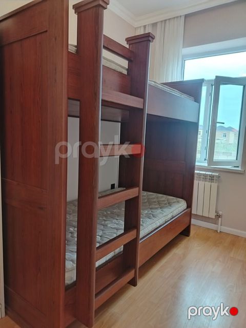 İki mertebe kravat. 110azn. teze kimidir. Matras var. Ünvan Abşeron