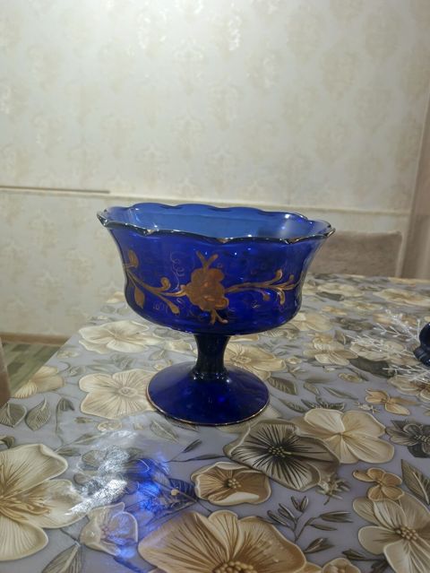 Kobalt-mavi şüşədən ayaqlı meyvə qabı,(çexiya) - Material: qalın