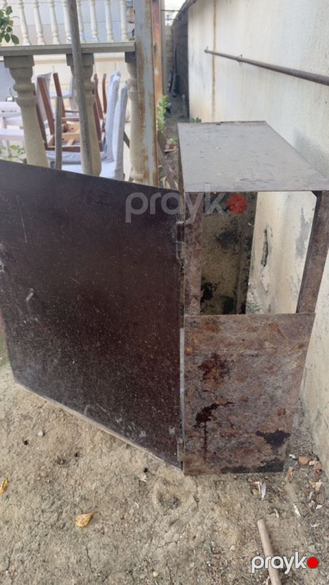 Metal şkaf/kutubus - Material: qalın metal konstruksiya, qaynaq