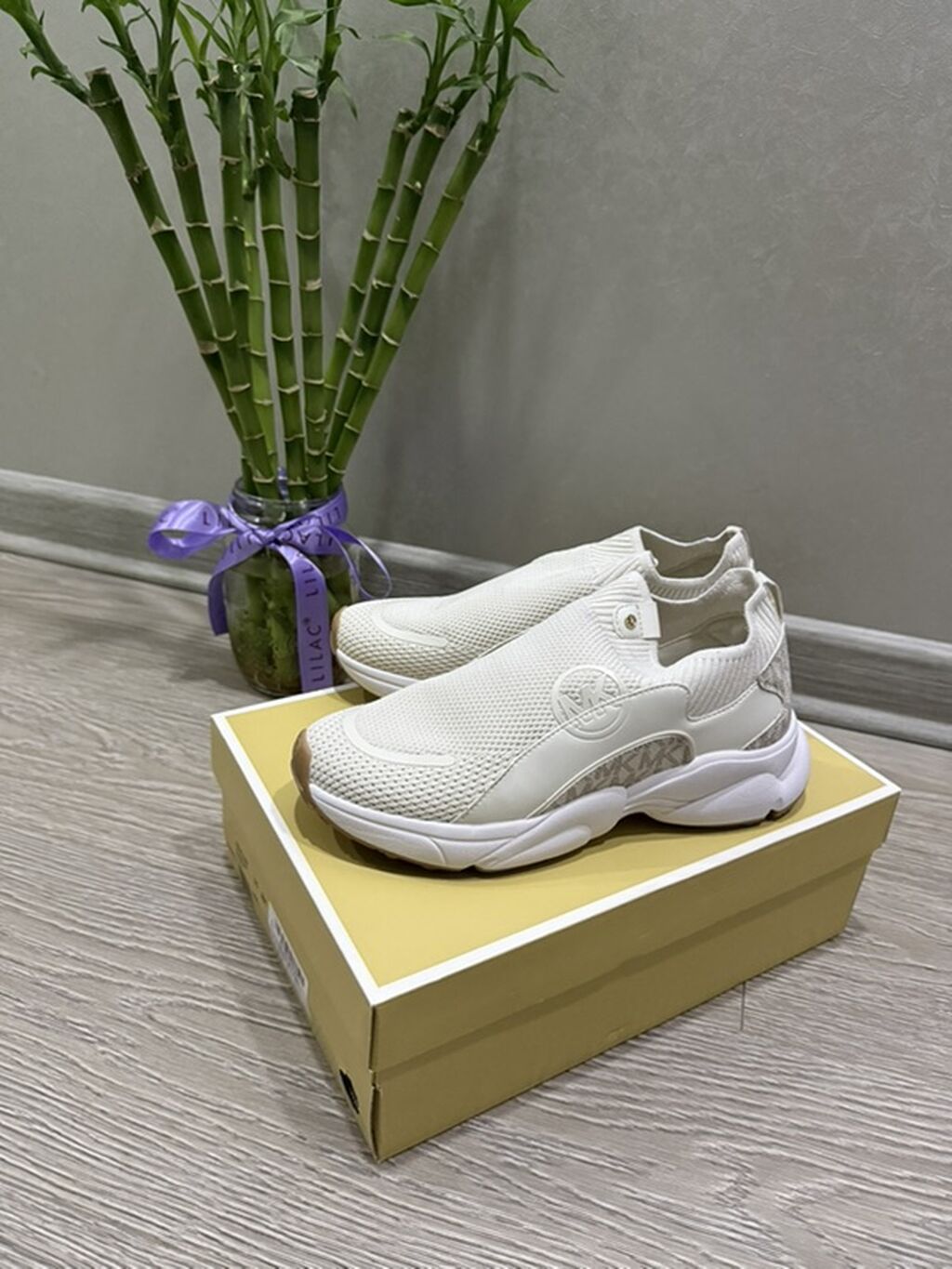 Michael Kors qadın slip-on idman ayaqqabısı. Ağ rəngli, nəfəsalan tor — Şəxsi əşyalar, Bakı (4)