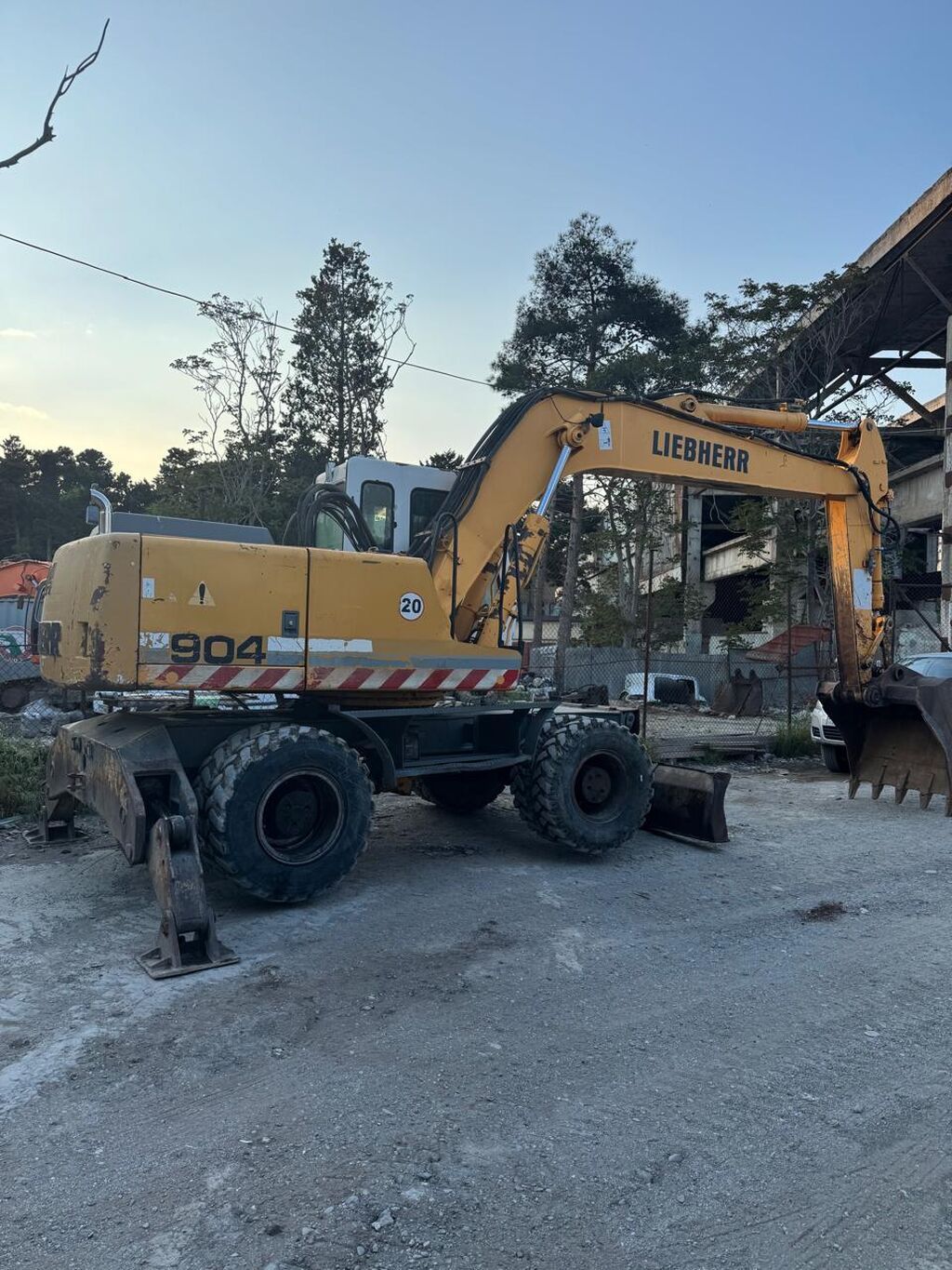 Liebherr 904 təkərli ekskavator.İl 2000, işləmə saatı 27000, çox əla — Ekskavatorlar, Bakı (5)