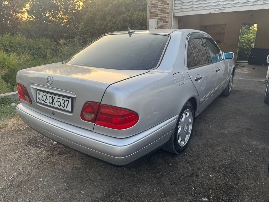 Mercedes E 200, 2.0 L, 1996 il, 584 965 km — Avtomobillər, Bərdə (4)